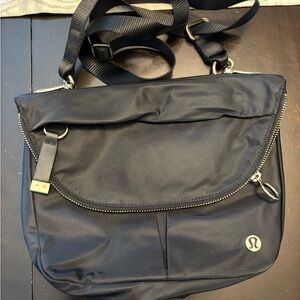 Lululemon 5L messenger bag